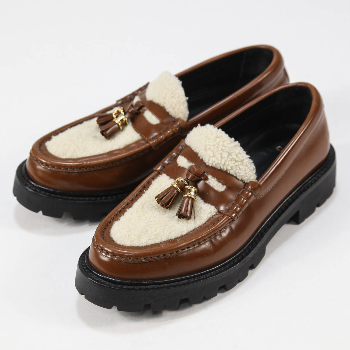 美品 CELINE 22AW トリオンフ タッセル マーガレット ローファー ポリッシュドブル&シアリング 344883729C.03TV 39 ムートン レディース
