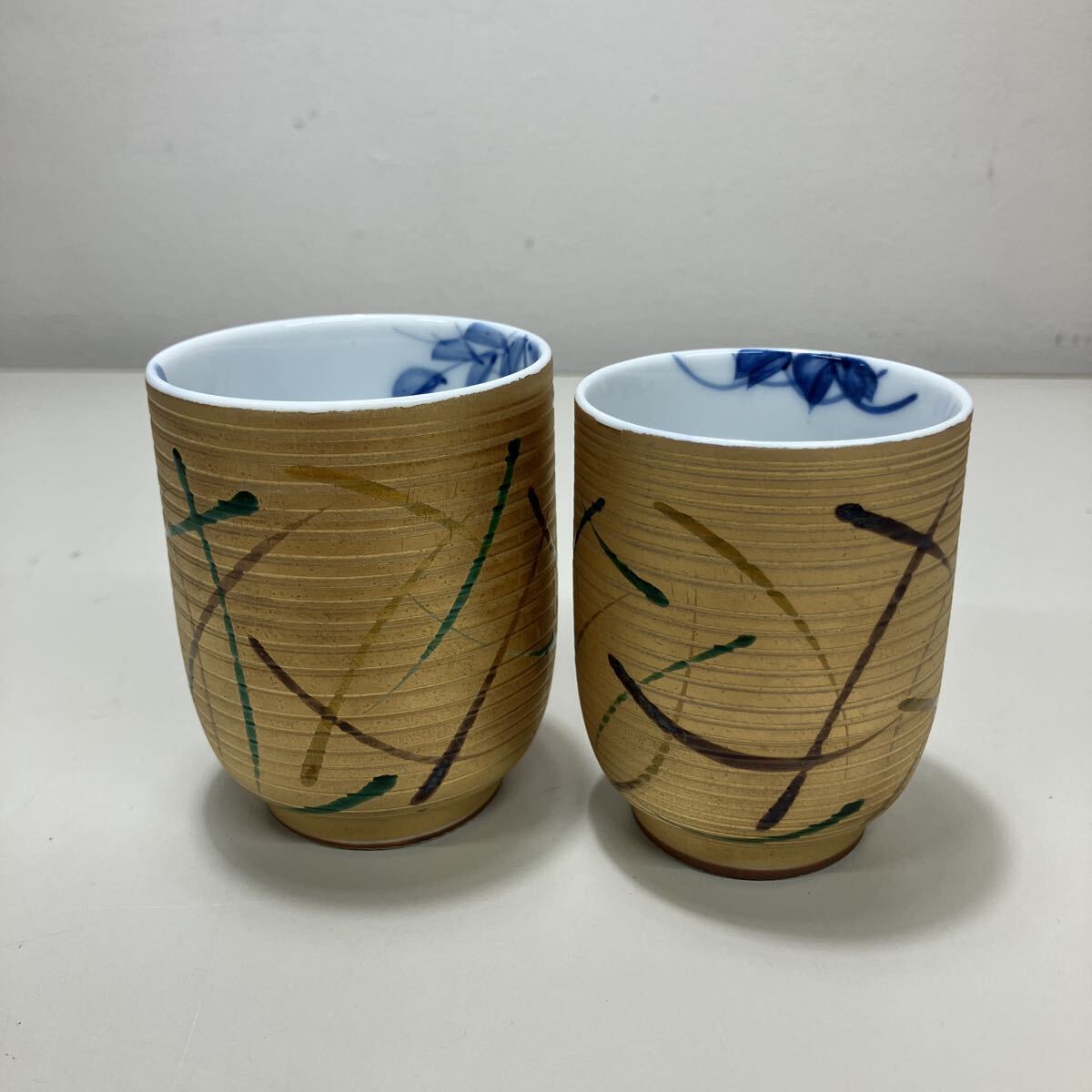 石801-084 九谷焼 夫婦湯呑み 湯呑 湯呑み 和食器 珠峰 キズあり 金彩 2客 ペア 中古 ヤ60