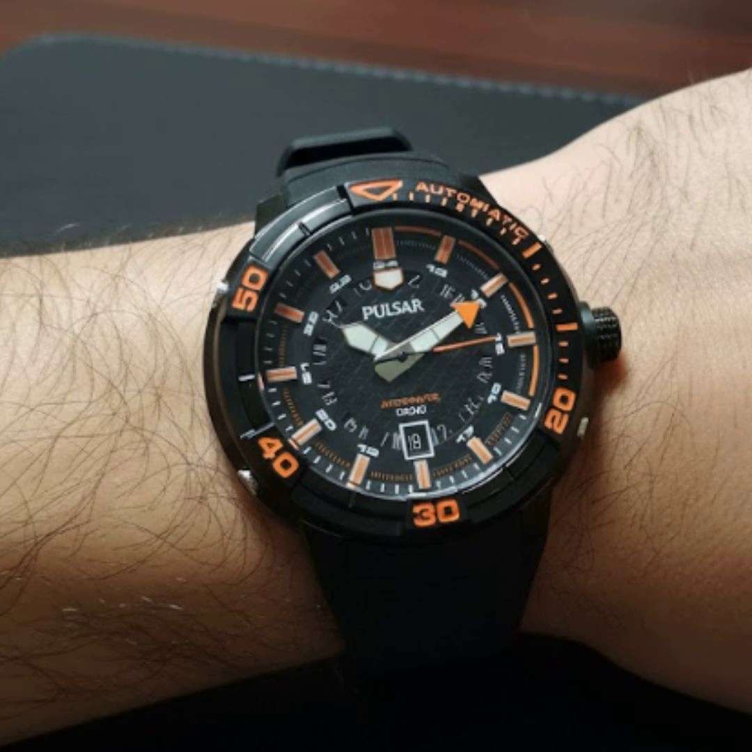 SEIKO PULSAR 自動巻きダイバーズウォッチ 水深300m対応 日本未発売　製造年月：2014年6月製造