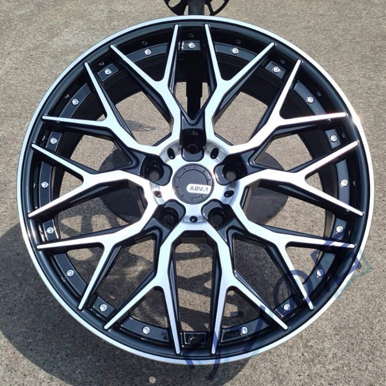 18×8.0J ホイール 5H114.3 ET42 ハブ 73.1mm アダプター不要 日産マツダ三菱対応 4 本セット