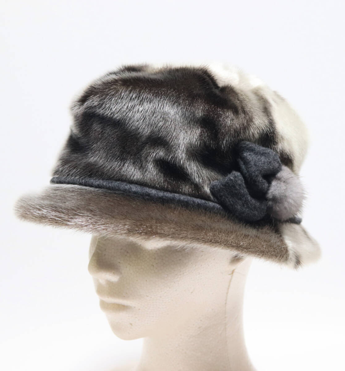 69,300円新品【アトリエ どら猫】毛皮 アザラシファー 小つば高級クロッシェ 毛皮帽子 ハット M(56㎝) サイズ調節可能 v7937