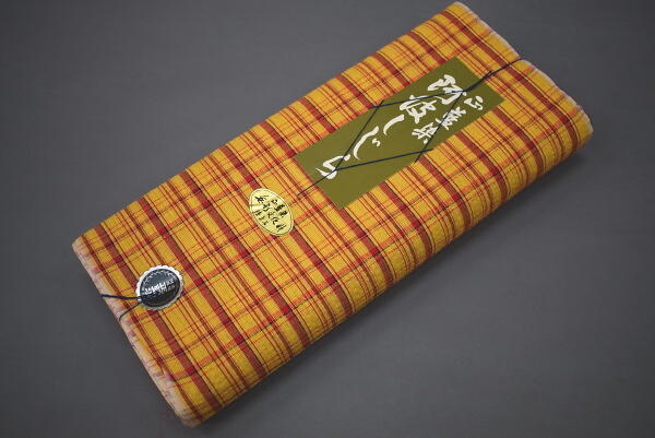 A46-25【凛々】即決 新古品 阿波正藍 しじら織 ゆかた反物 黄色 格子 未仕立て品