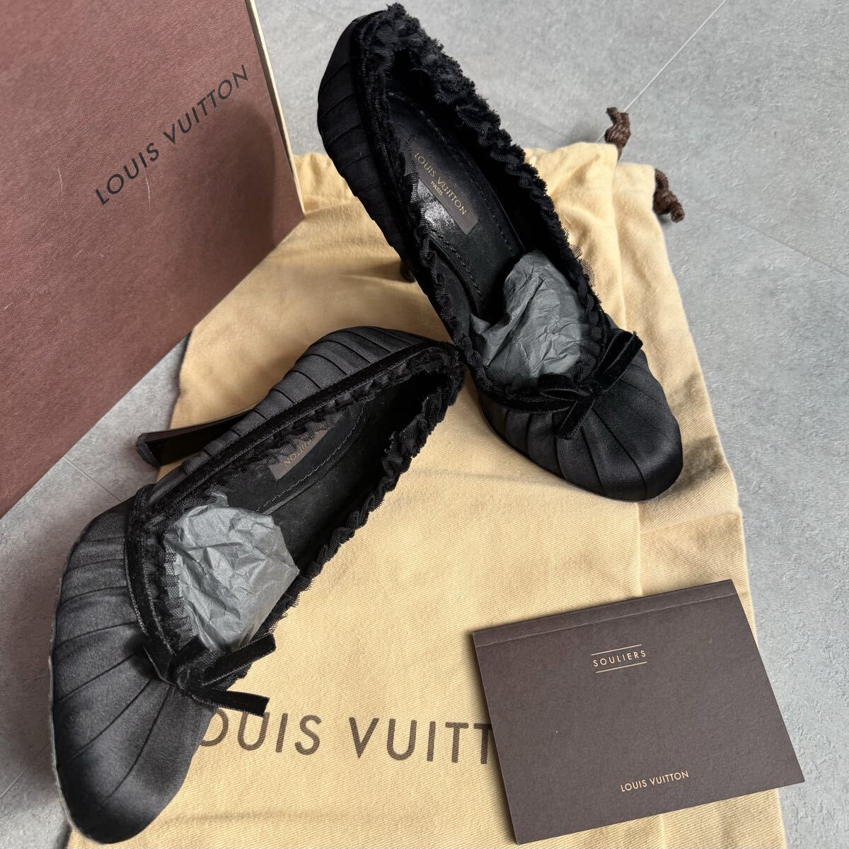 LOUIS VUITTON ルイヴィトン リボン サテン パンプス 黒 ブラック フリル チュール 351/2 レディースシューズ 22.5cm