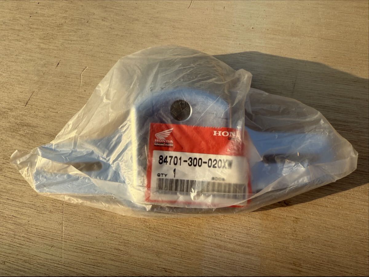 A6643 HONDACB750K0〜純正品　テールランプブラケット　国内物NOS新品部品未開封品