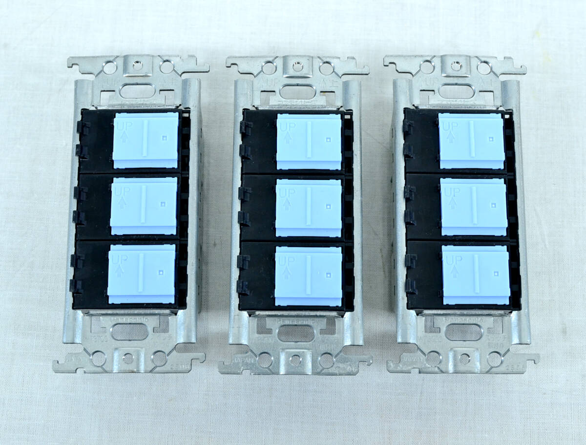 Panasonic コスモシリーズワイド 埋込スイッチB WT5001 3連 トリプル【価格は１点の価格です】中古良品