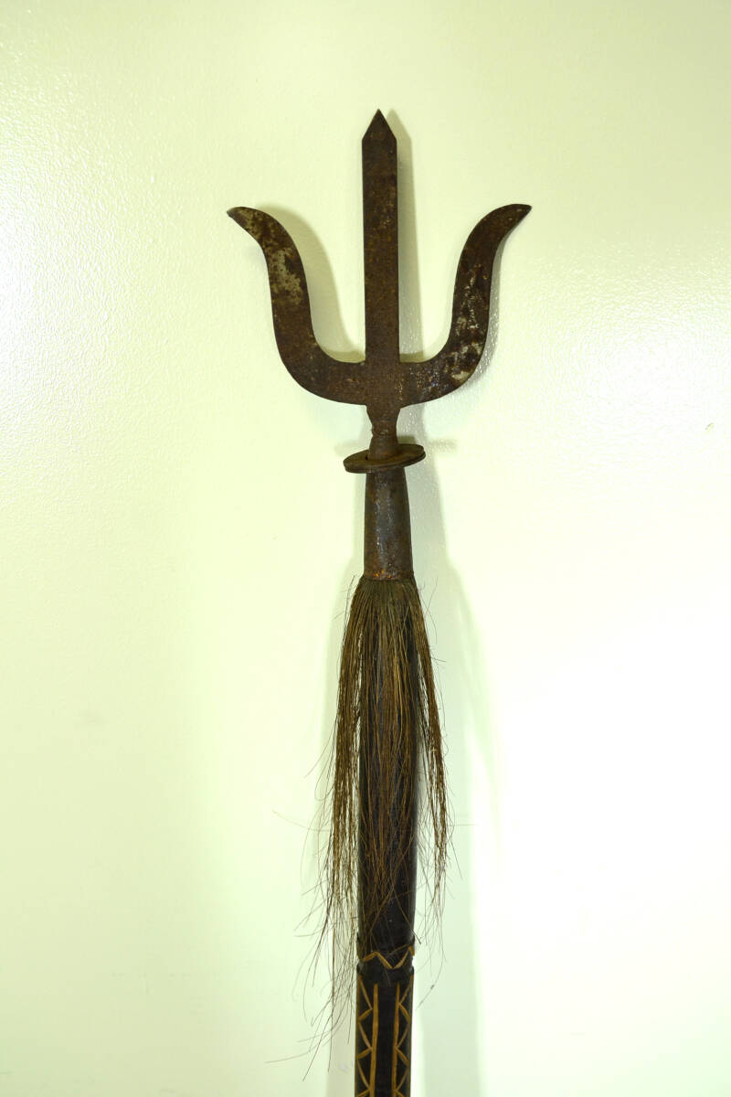 アフリカンな槍 全長150cmちょっと 装飾品 お土産品 エスニック アフリカ 民芸品 手渡し歓迎　中古品