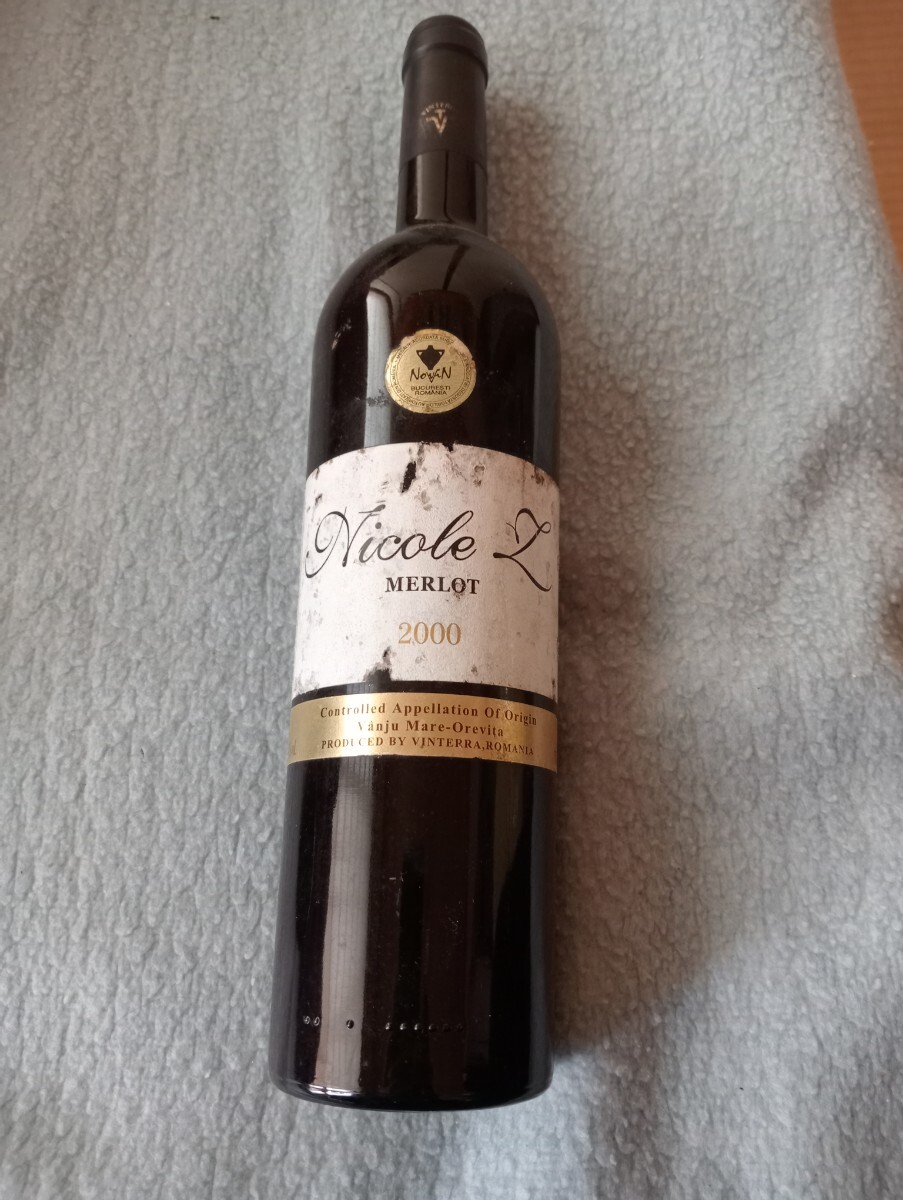 ビンテージ 赤ワイン　2000年　ルーマニア　ニコール　函内