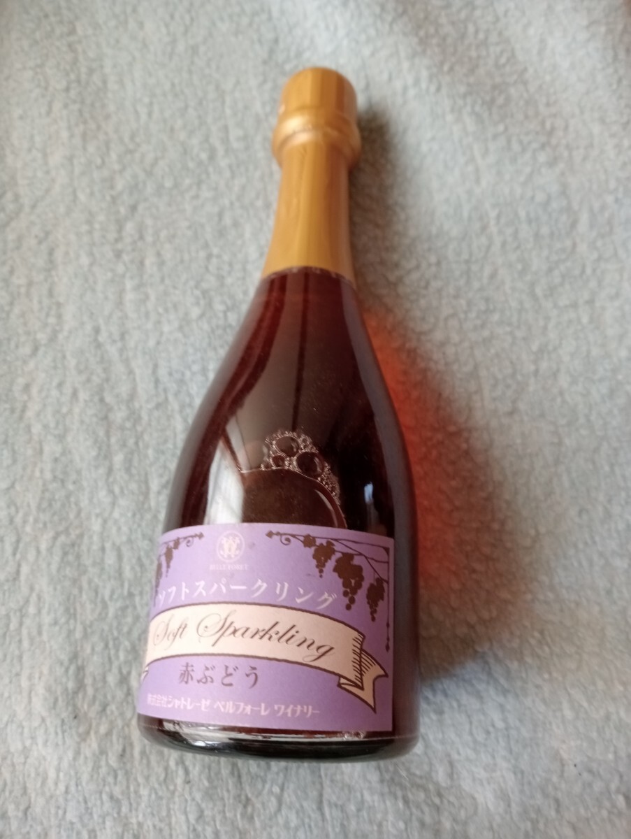 2018年ヴィンテージ 赤ぶどう　シャトレーゼ ソフトスーパークリング　箱内