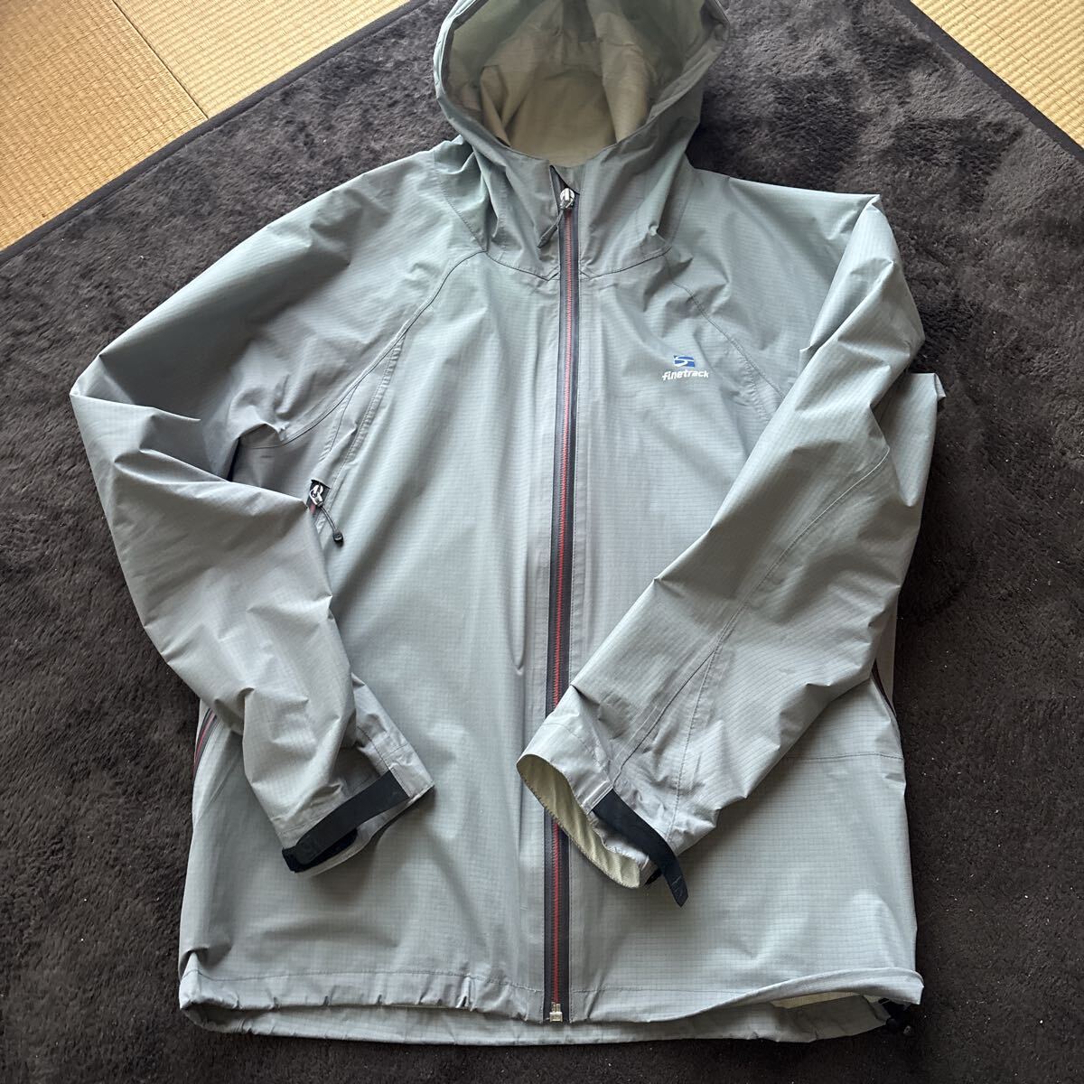 ☆finetrack エバーブレス　レグンフーディージャケット　メンズS 止水ジップ　登山　レインジャケット　ファイントラック　 グレー