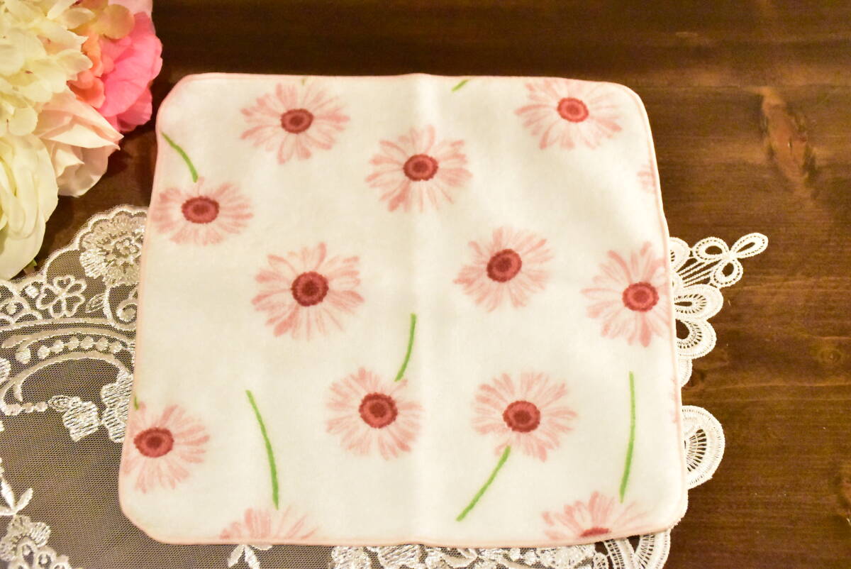 C・LE4-4*条件付き送料無料も有！*無撚糸*ふんわり*ハンカチ*ガーベラ*お花*24×24*綿100％*日本製*肌に優しい*エレガント*ピンク