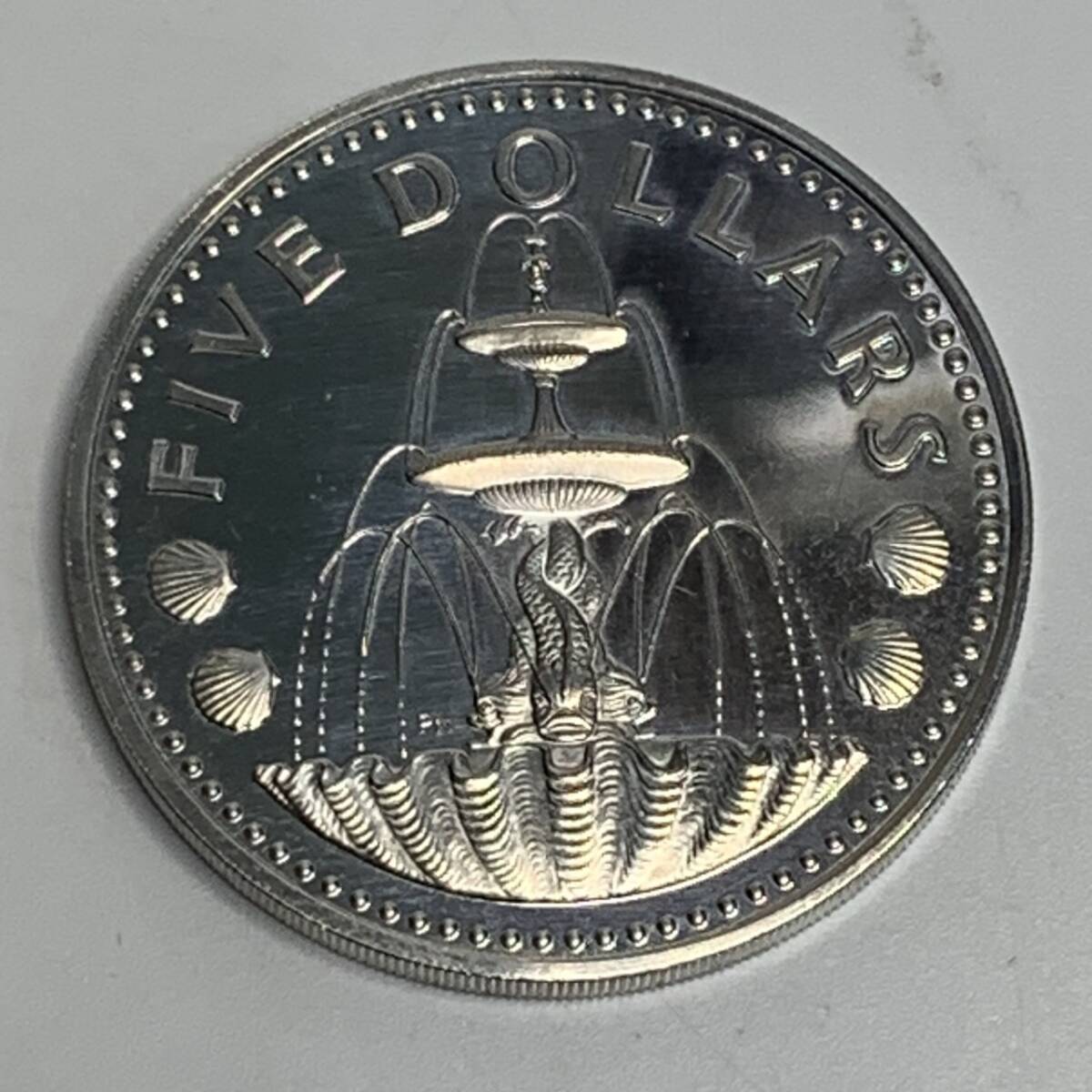 銀貨 英国 バルバドス銀貨 5ドル銀貨 1973年 トラファルガー広場噴水銀貨 SV800 約31.7g