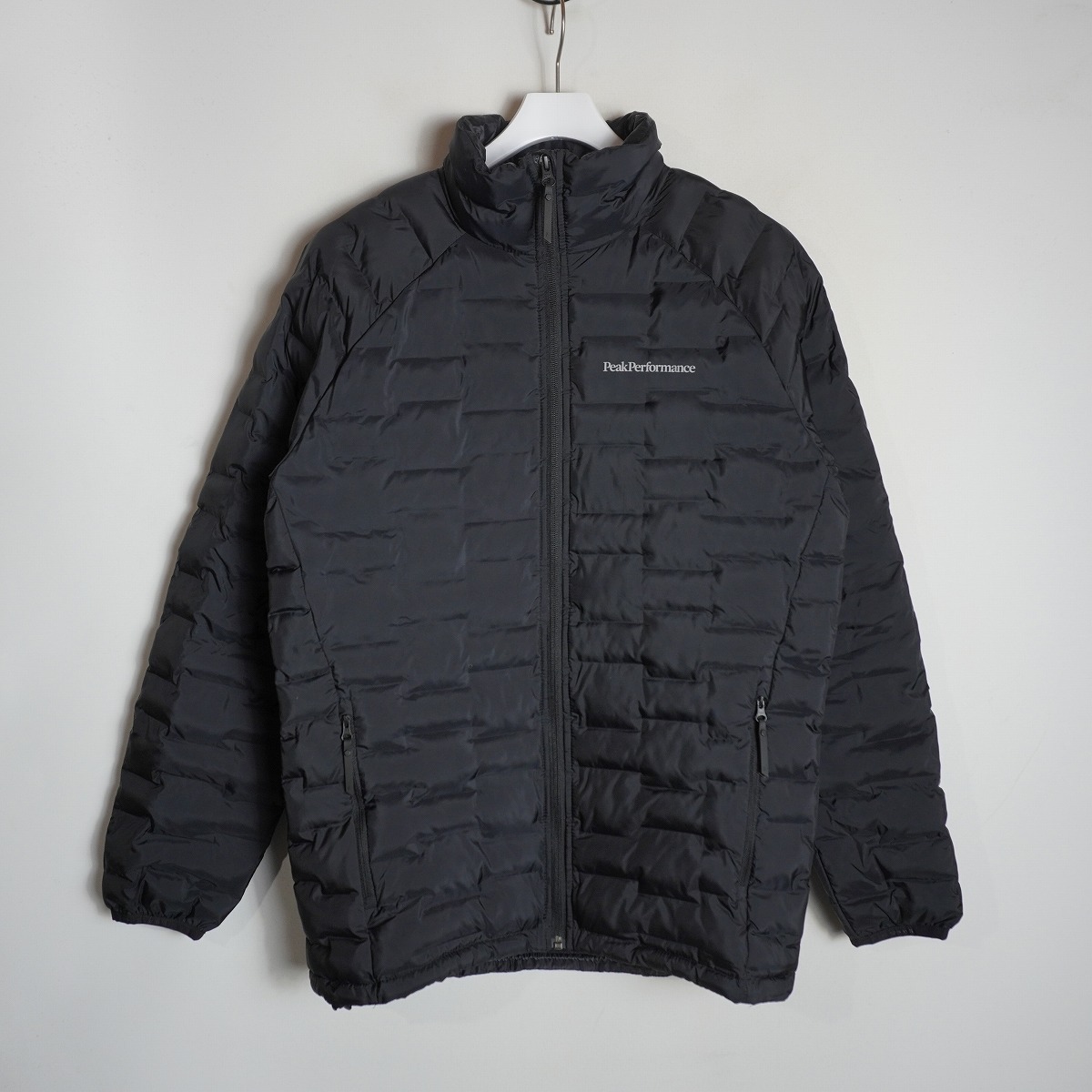 美品 Peak Performance ピークパフォーマンス Argon Light Jacket アルゴン ライト 中綿 ジャケット アウター G66901005 黒 M 221Q★4