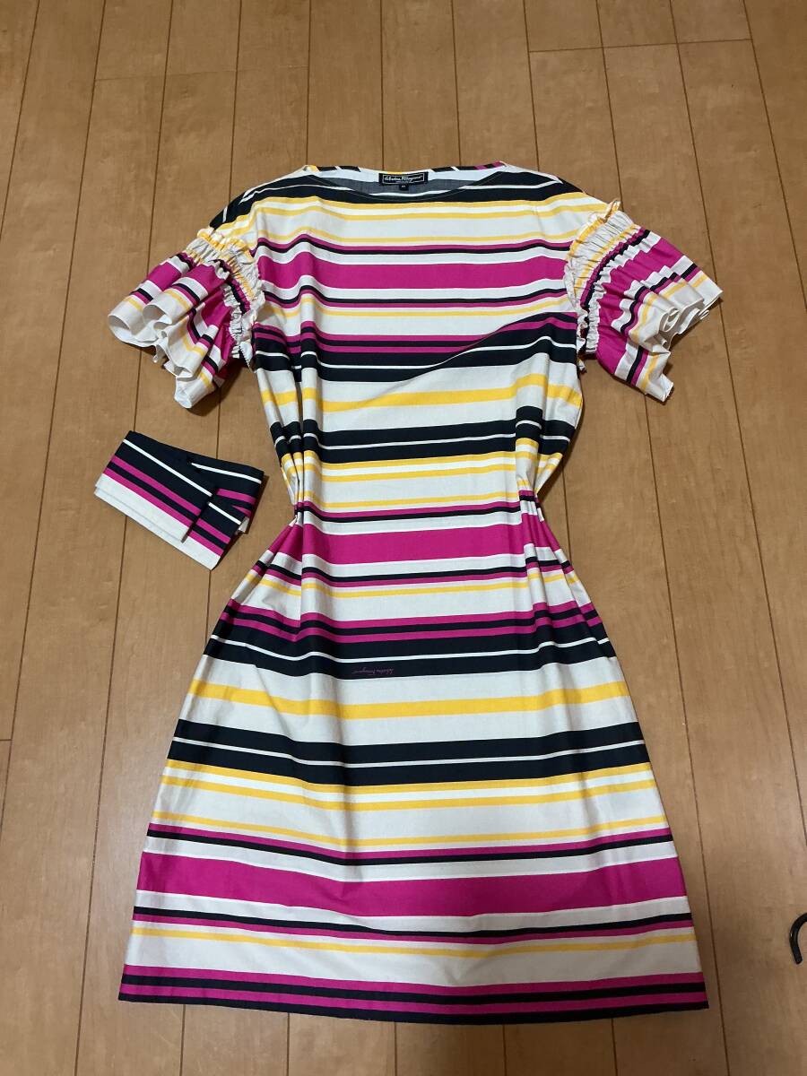 未使用　フェラガモ　ワンピース　40