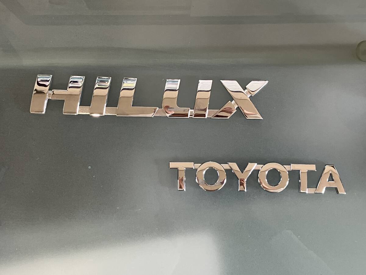 【新車外し】ハイラックス トヨタ エンブレム 純正品　