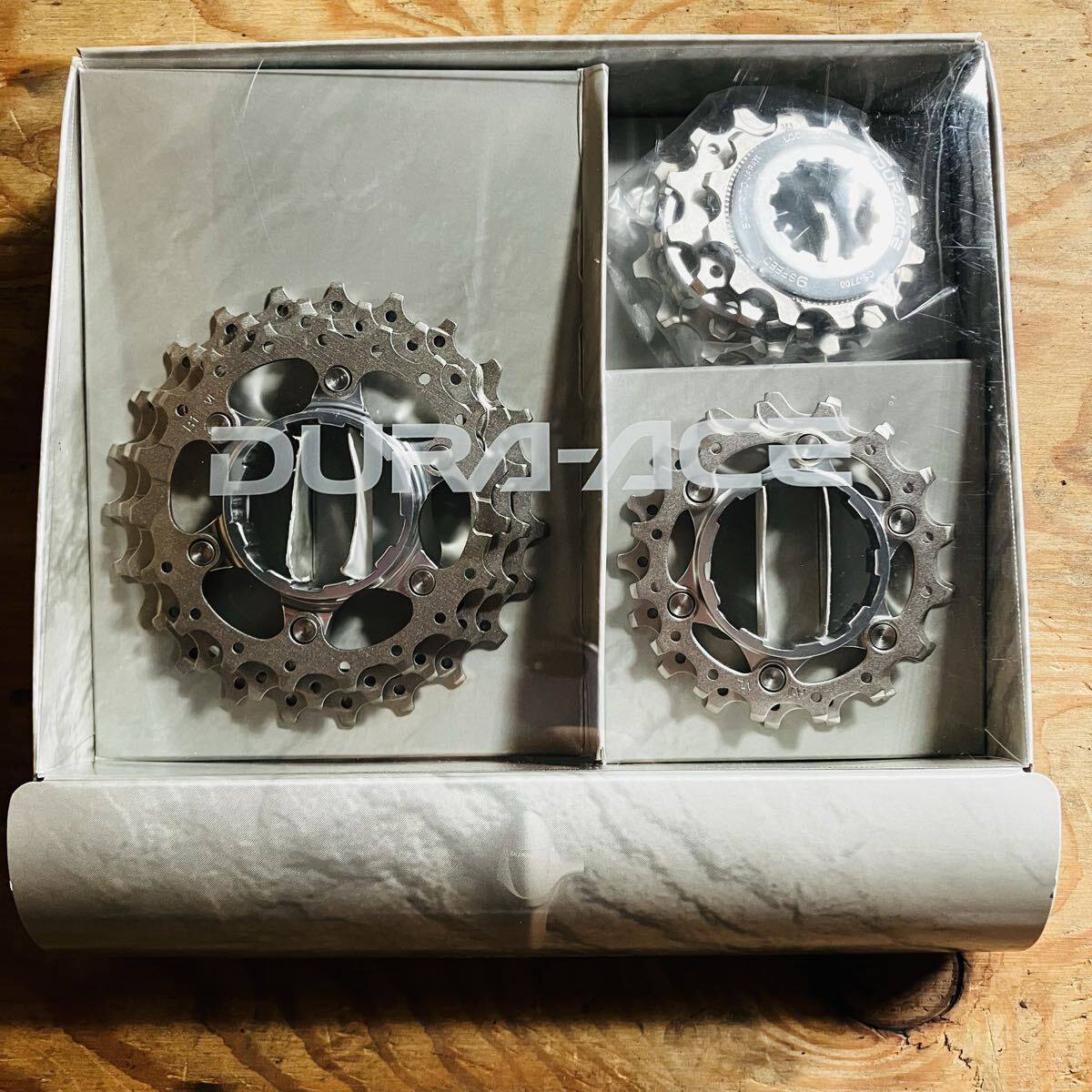 ◯ 希少品 未使用 SHIMANO DURA-ACE CS-7700 カセットスプロケット 12-23T 9速 シマノ デュラエース ロードバイク 