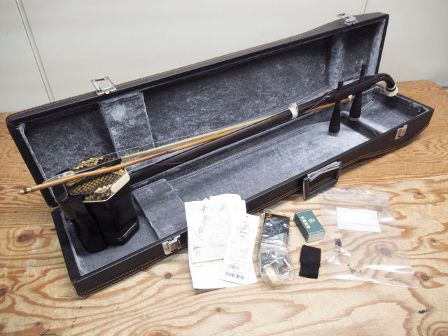 上海式二胡 二胡 六角胴 本革 蛇 流山静智仁心 全長約81cm 弓 ケース 付き 中国 民族楽器 弦楽器 現状品 管理8S0113N-G2