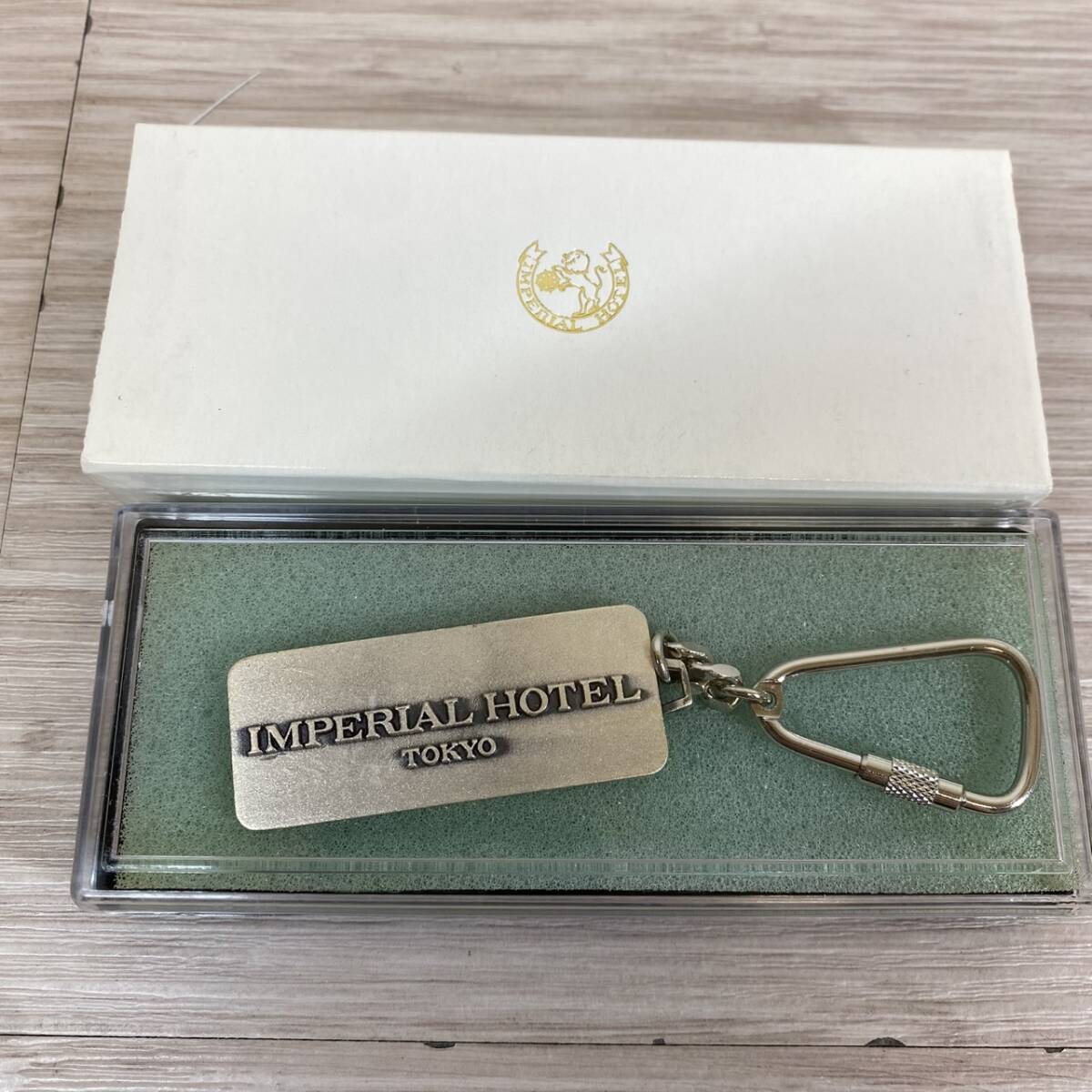 ●【MH-1608】保管品 帝国ホテル IMPERIAL HOTEL TOKYO シルバー系 プレート キーホルダー【レタパ可能】