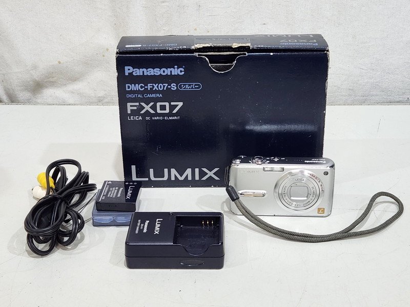 [ジャンク] Panasonic コンパクトデジタルカメラ DMC-FX07-S シルバー 充電器付 (1)