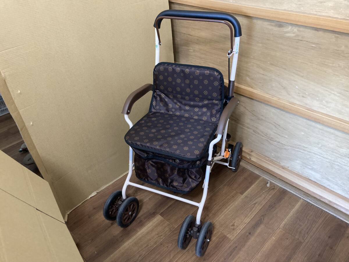 260165 幸和製作所 シルバーカー ティコブ TacaoF 手押し車 歩行補助 介護 座面つき 折りたたみ可 現状品