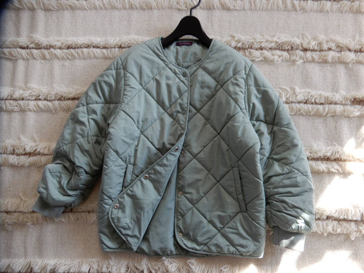 【URBAN RESEARCH/アーバンリサーチ】大人可愛いノーカラー中わたキルティングジャケット　ブルゾン　アウター　ライトグリーン
