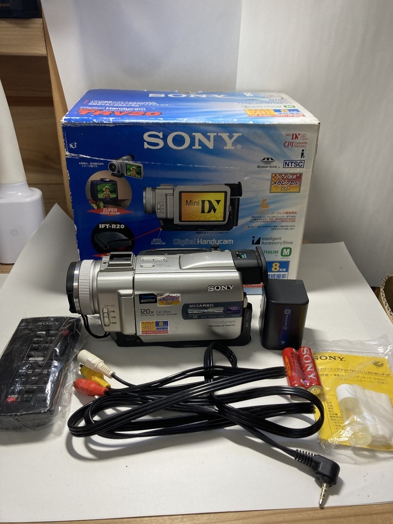 26592) SONY TRV20