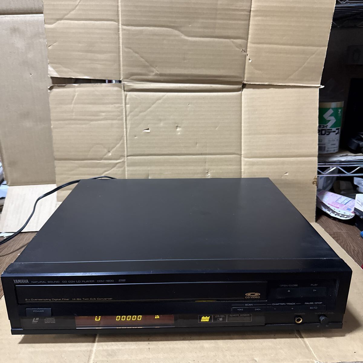 あ-8637）ＹＡＭＡＨＡ　　ＣＤＶ－１６００　　通電OK 本体のみ　ジャンク品