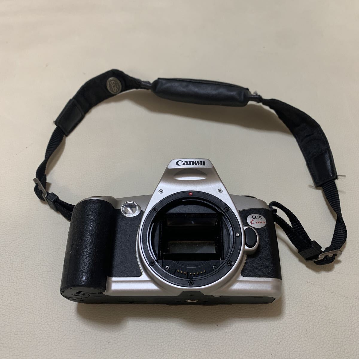 ☆IS-0113へ60 Canon キャノン EOS Kiss フィルムカメラ レンズ欠品 動作未確認☆