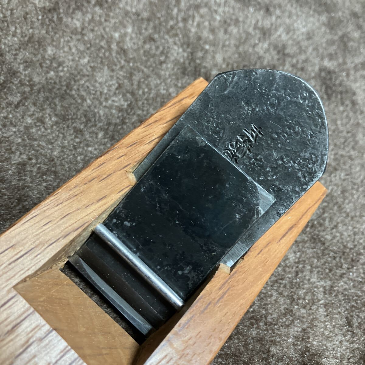 豆平鉋寸ニ　青紙鋼　赤樫台