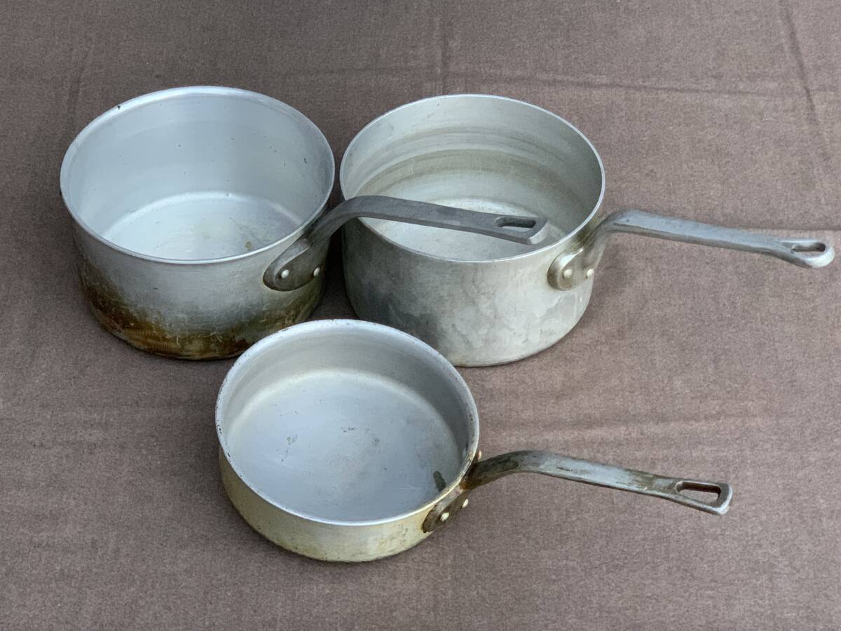 【中古品】アルミ製の片手鍋3点セット 【アルミは軽量で熱伝導率に優れており、お湯を素早く沸かしたり、炒め物をするのに最適】