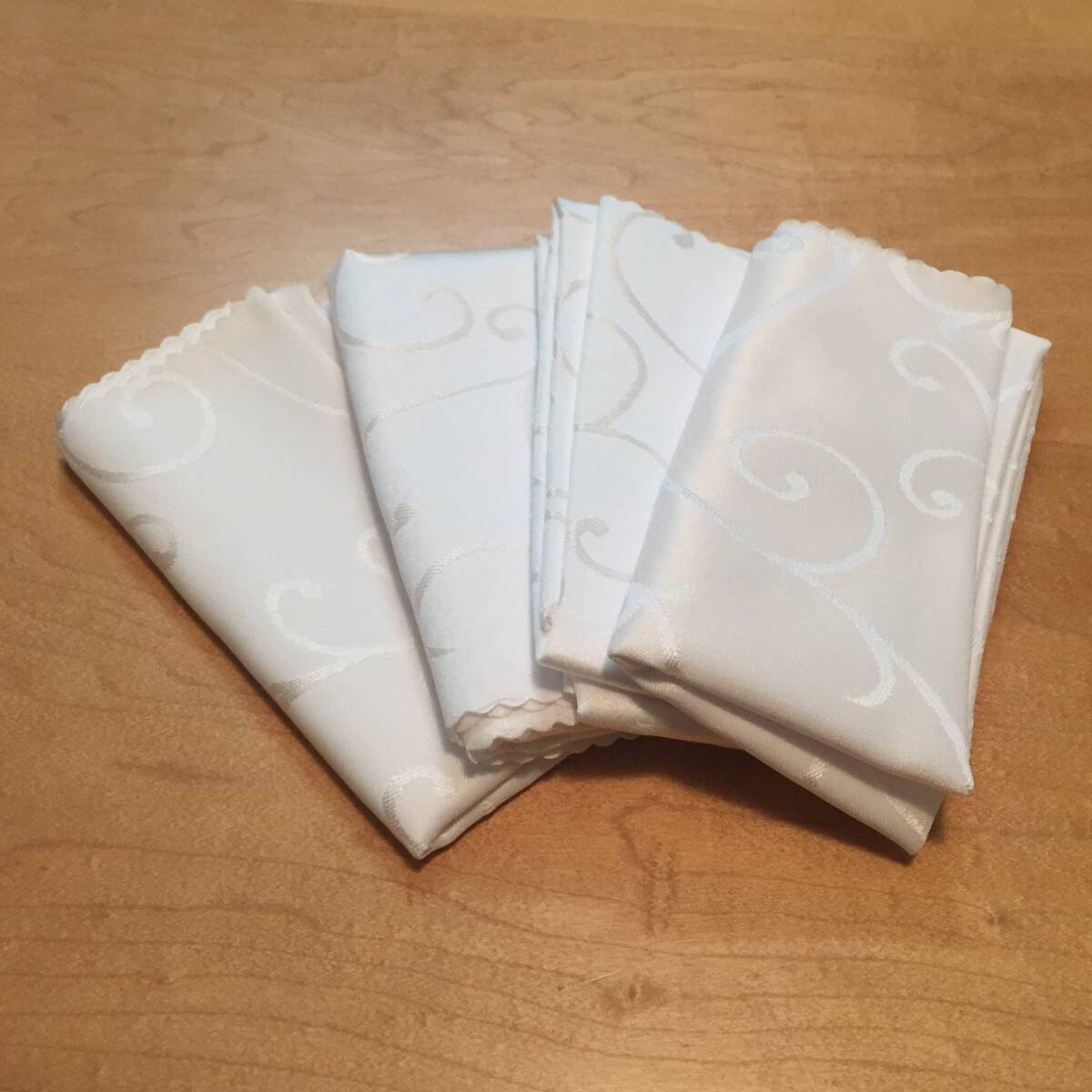 【新品・処分品】テーブルナプキン　約47×47㎝　4枚セット