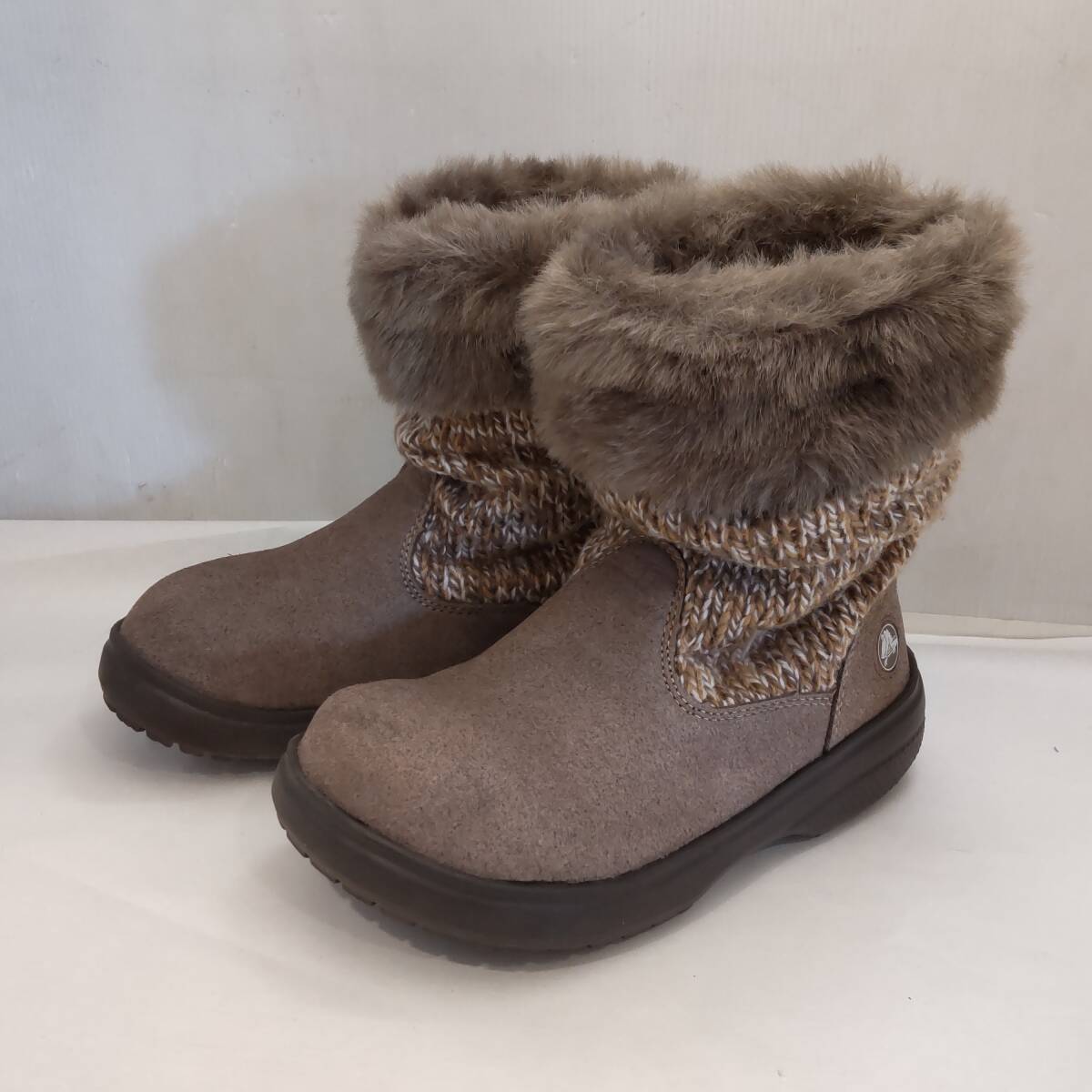 Y010703■crocs クロックス ムートンブーツ サイズW4 日本サイズで約20cｍ ブラウン×グレー フェイクファー 裏地にもボア■