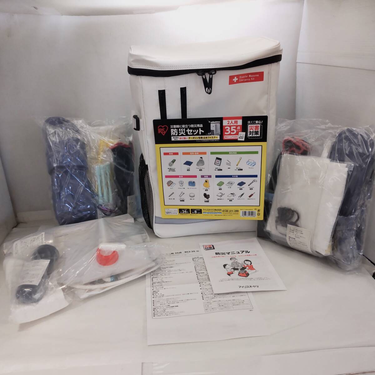 Y010806■IRIS OHYAMA アイリスオーヤマ 防災セット 2人分 総重量約2.6kg 35点セット 懐中電灯 枕 食器 ラップ サンダル 歯ブラシ 他■