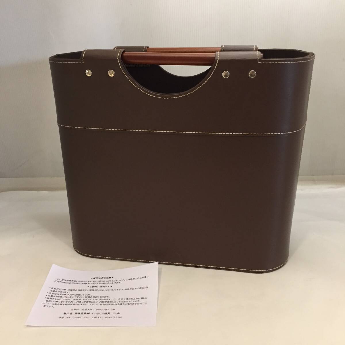 F011504◎ マガジンラック 合成皮革 茶色 ブラウン 持ち手木製 雑貨入れ Chatani 茶谷産業 縦約16㎝×横約33㎝×高さ約29㎝◎