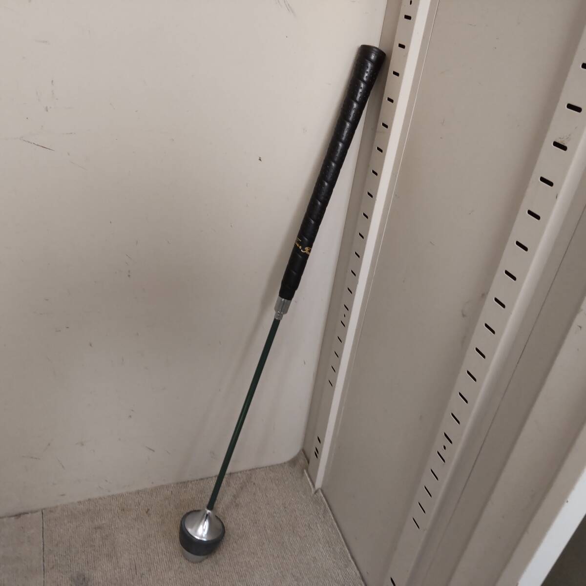 Y011610■ゴルフ練習器具 室内自宅練習用 全長約63cm 全重量約687g 取り外し可能なおもり(175g)付き ゴルフ 素振り 練習器 トレーニング■