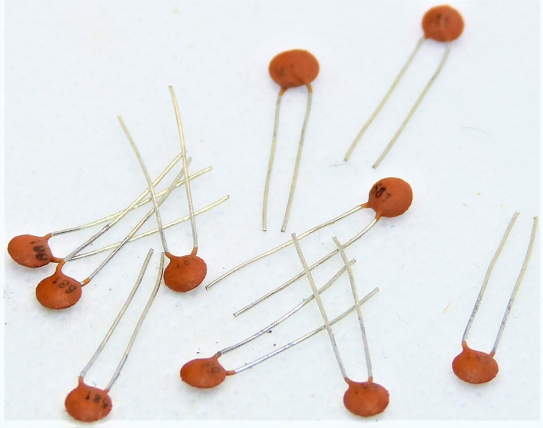 セラミックコンデンサ 681（680pF）50V 10本