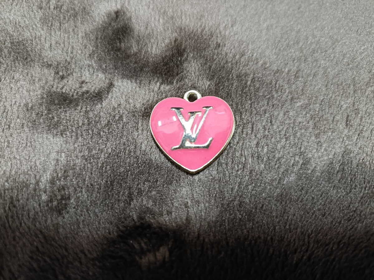 ★(正規品)　ルイヴィト　LOUISVUITTON 　　LVロゴ　　ハートチャーム