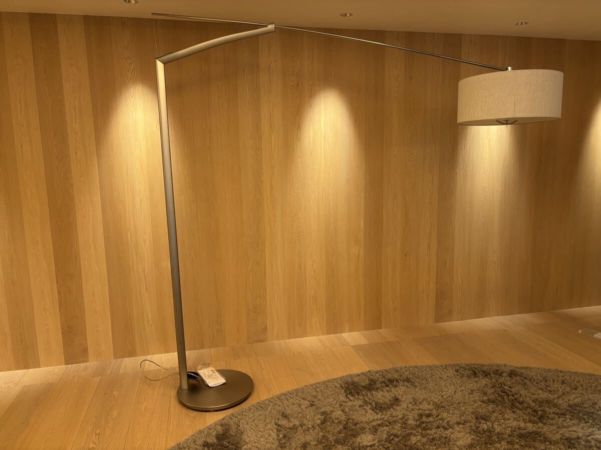 VIBIA Balance Jordi Vilardell 照明　フロアライト　大型　展示品　スペイン モダン インテリア フロアランプ　デザイナーズ家具