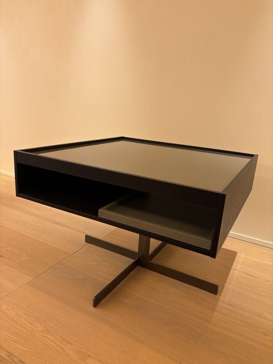 Minotti ミノッティ　Close Nightstand ナイトスタンドロドルフォ・ドルドーニ　ブランド家具　展示品　良品　デザイナーズ家具