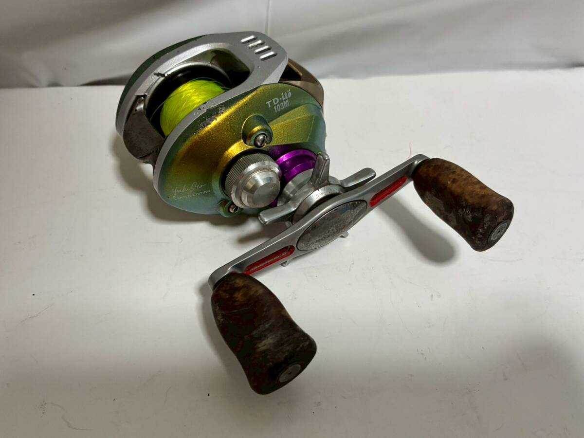 □ T249 □ 釣具 リール DAIWA ダイワ メガバス TD-ITO 103M yuki ito リミテッドエディション