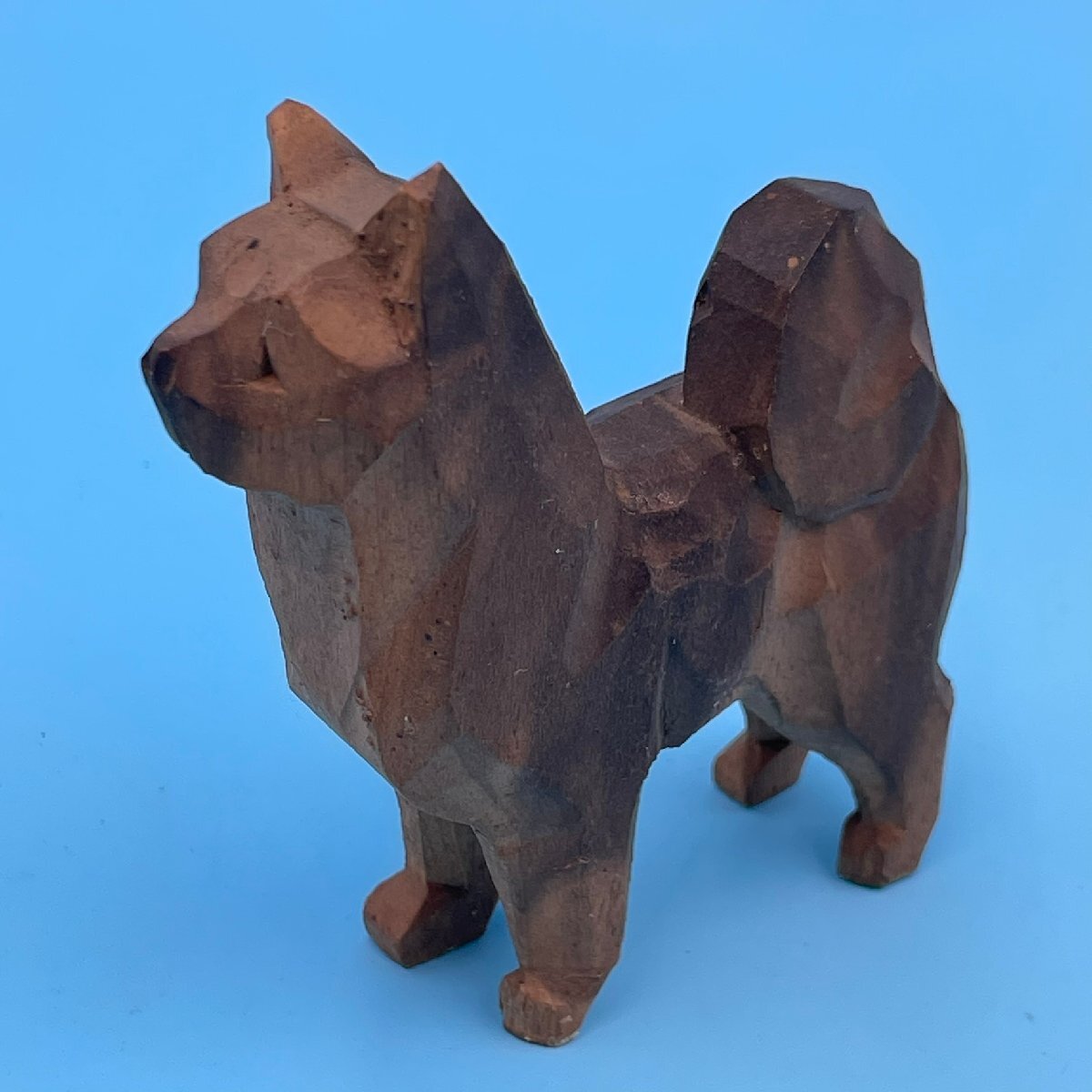 【21942Q159】置物 犬 いぬ イヌ 戌 高さ：約8cm 一刀彫 木製 木彫り 干支 飾り物 レトロ アンティーク 人形 ミニチュア 工芸品 現状品