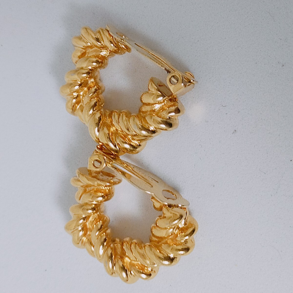 ★ヴィンテージ★　ギ・ラロッシュ　Guy Laroche 　ゴールドカラー　イヤリング　アクセサリー　装飾品