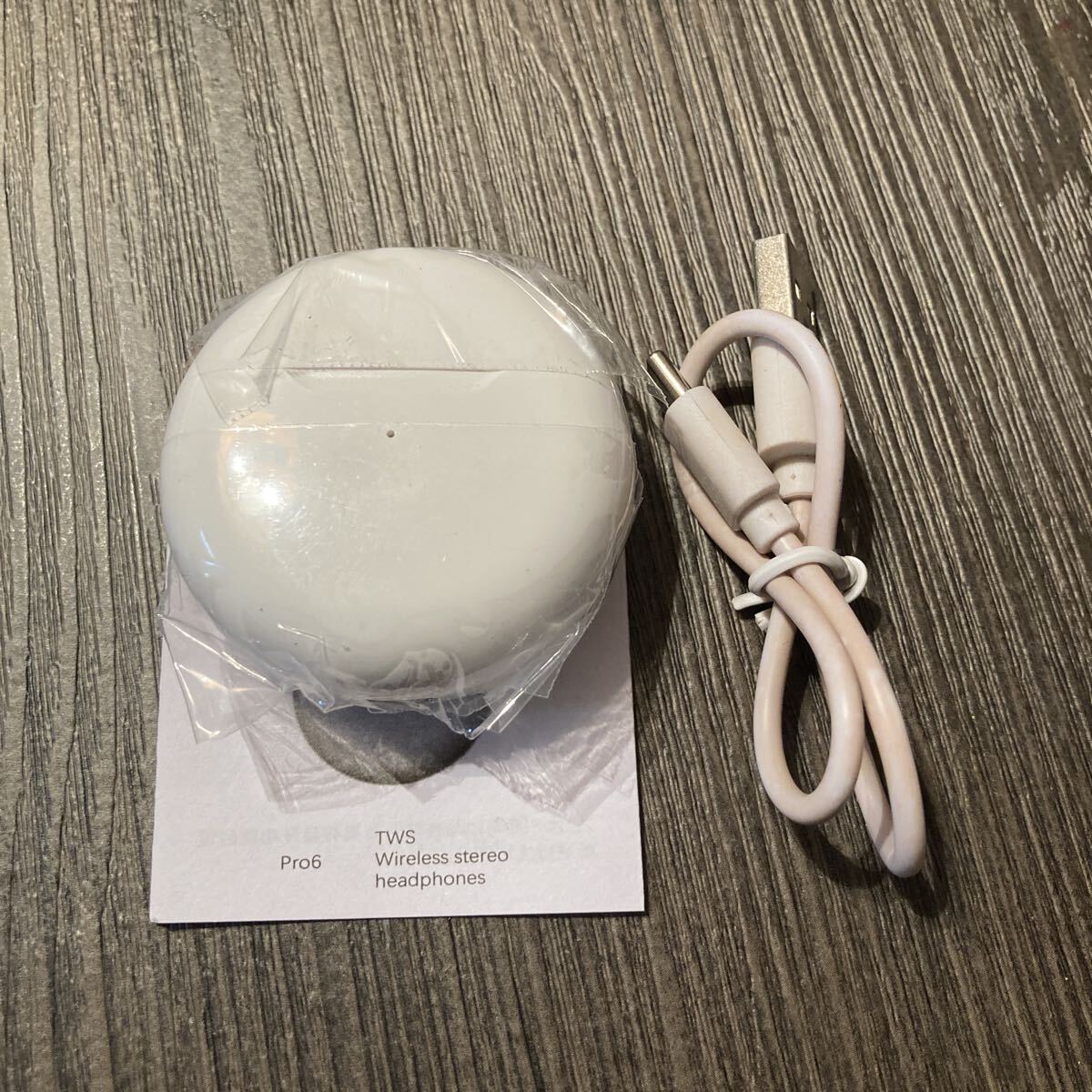 【F】送料無料 新品未使用 TWS ワイヤレスイヤホン PRO 白 Bluetooth イヤホン 充電ケース付き 互換品