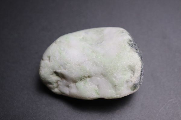 天然石 糸魚川 翡翠 原石 ヒスイ TK001