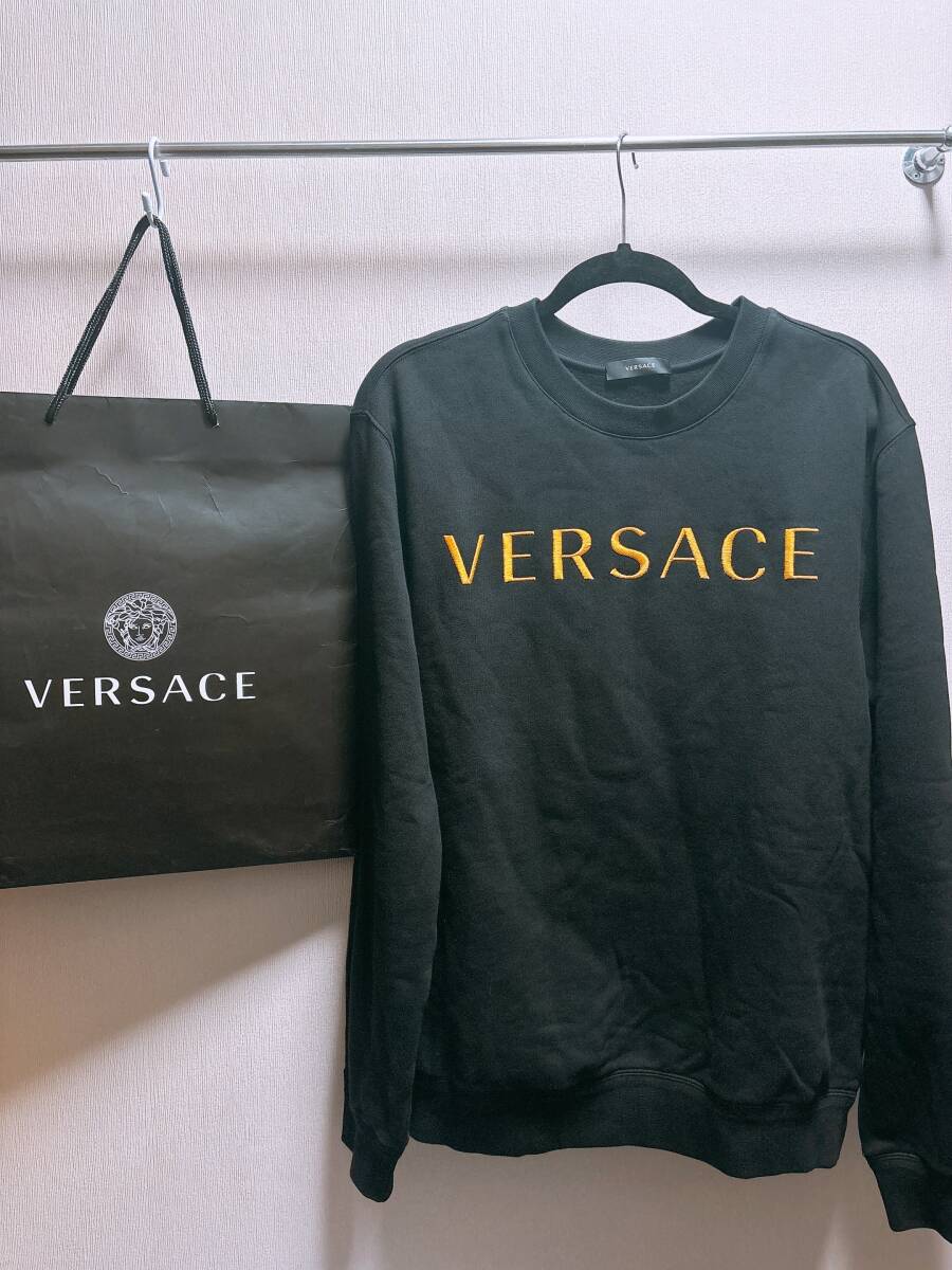 紙袋付き 美品 VERSACE ヴェルサーチ トレーナー 金ロゴ 刺繍 スウェット サイズXL メンズ