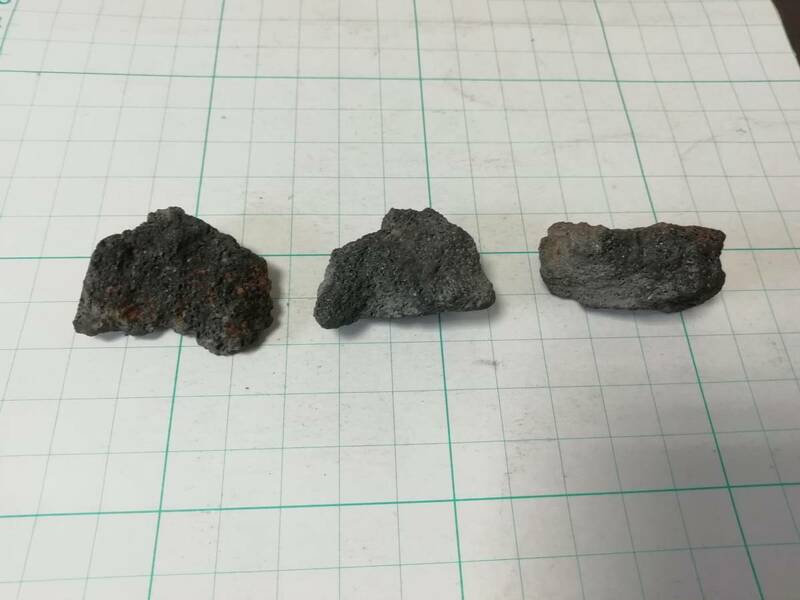 スコリア 火山噴出物 塊状 多孔質 岩滓 小物おまとめ3個セット 匿名配送 未使用