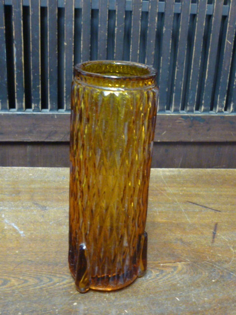 昭和レトロ　花瓶 アンバー 足付き フラワーベース 琥珀 プレスガラス 一輪挿し インテリア ディスプレイ 