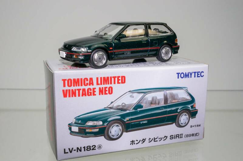 TOMYTEC TOMICA LIMITED VINTAGE NEO LV-N182a Honda CIVIC SiRⅡ S=1/64