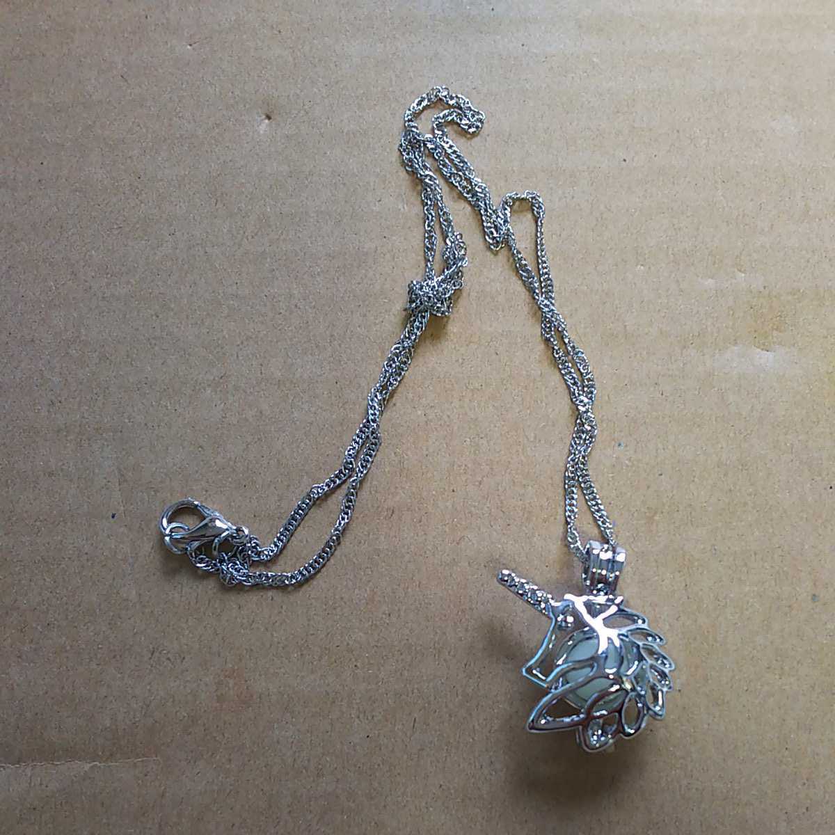 ◇艶めきネックレス 光る 蓄光 蛍光 アクセサリー