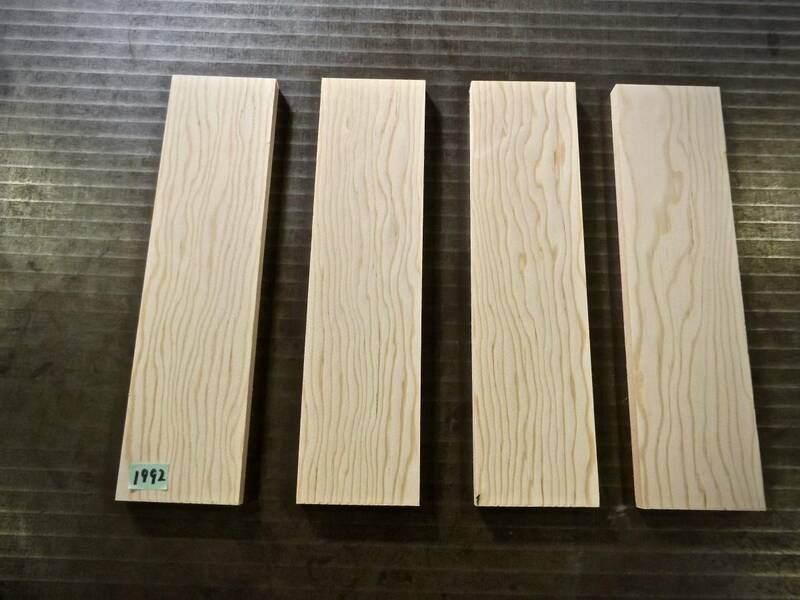 米松（300×77×12）mm 4枚です。 綺麗な木目　乾燥済み　無垢一枚板 送料無料 [1992]　 木材 花台 まな板 キャンプ 板