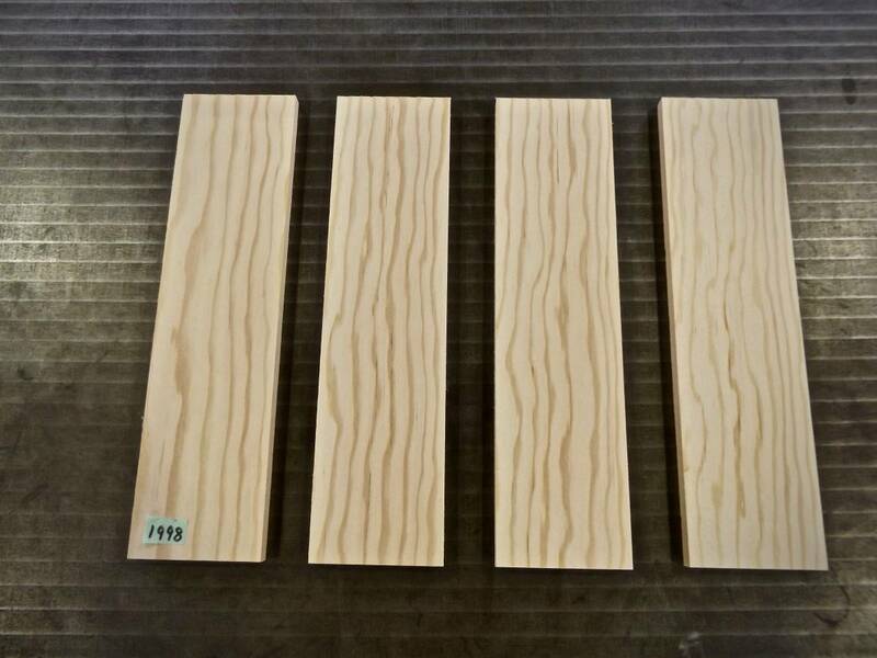 米松（300×77×10）mm 4枚です。 綺麗な木目　乾燥済み　無垢一枚板 送料無料 [1998]　 木材 花台 まな板 キャンプ 板
